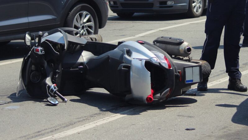 Scontro fra auto e moto nel Ragusano, un morto e un ferito