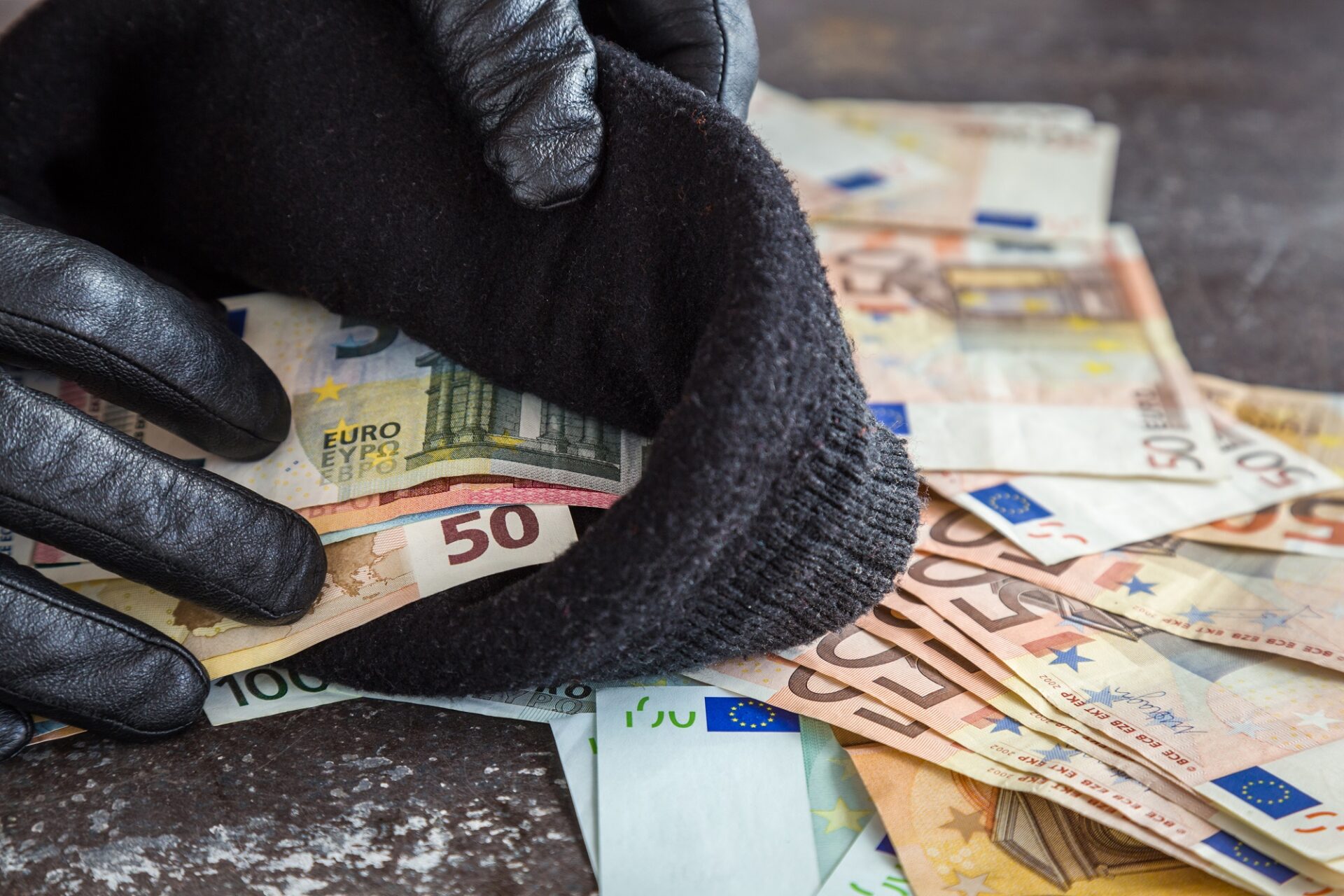 Colpo in banca con sequestro a Palermo, è sesto nel 2023