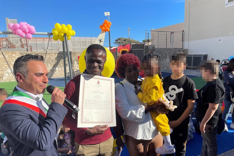 A Lampedusa battezzata Maria, la prima nata dopo 51 anni